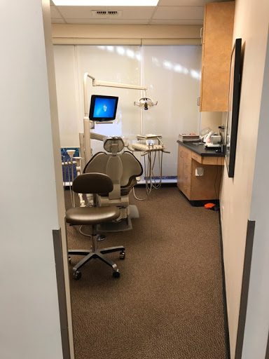 dental exam room at the office of Scott Hoffman, DDS in Menlo Park, CA